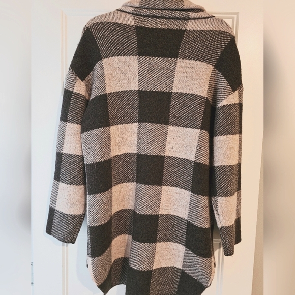 Lush Women's Long Button-Up Cardigan sz small - Picture 3 of 5